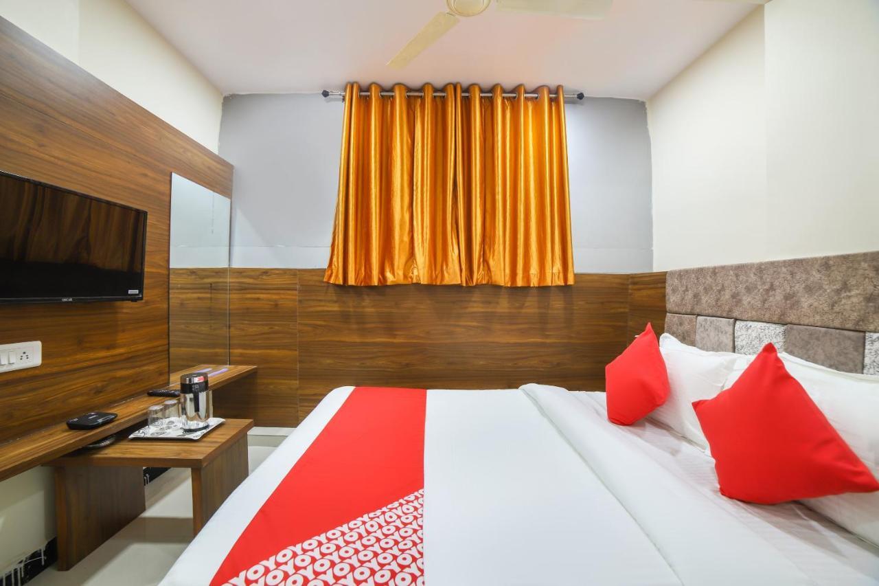 Oyo 67345 Hotel Anjani Inn Naroda Extérieur photo