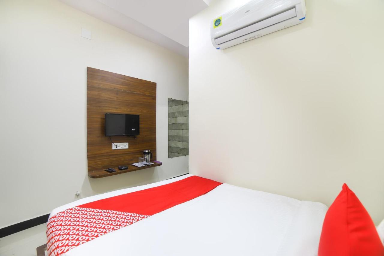 Oyo 67345 Hotel Anjani Inn Naroda Extérieur photo