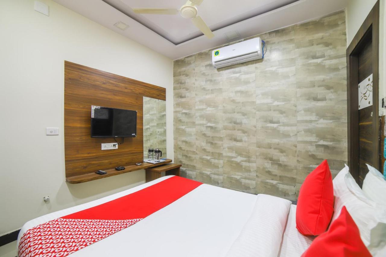 Oyo 67345 Hotel Anjani Inn Naroda Extérieur photo