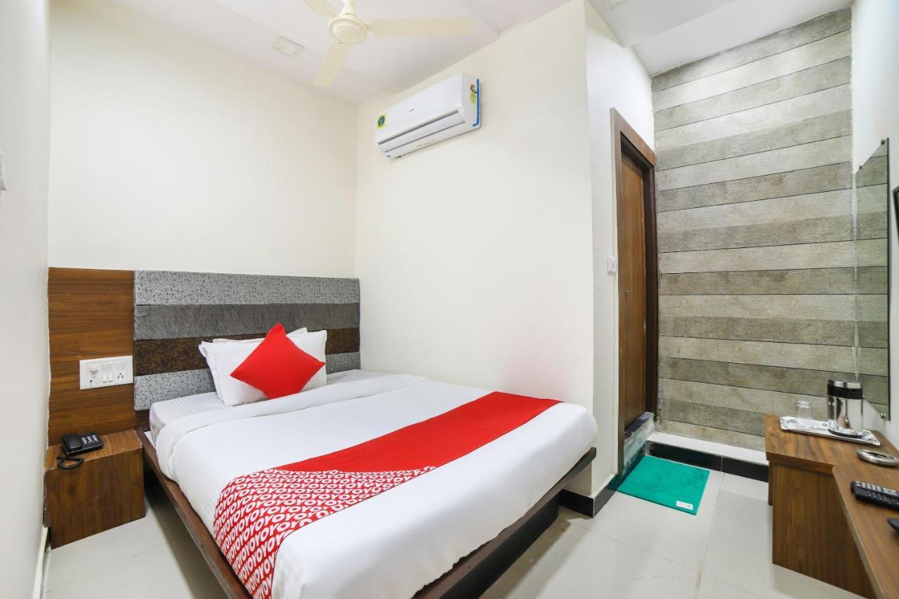 Oyo 67345 Hotel Anjani Inn Naroda Extérieur photo