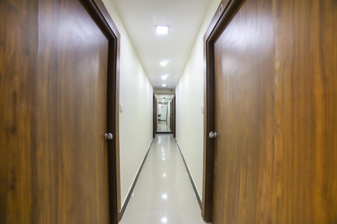 Oyo 67345 Hotel Anjani Inn Naroda Extérieur photo